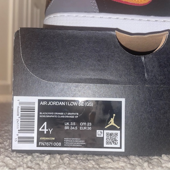 Air Jordan 1s Low SE (GS) - Picture 4 of 6
